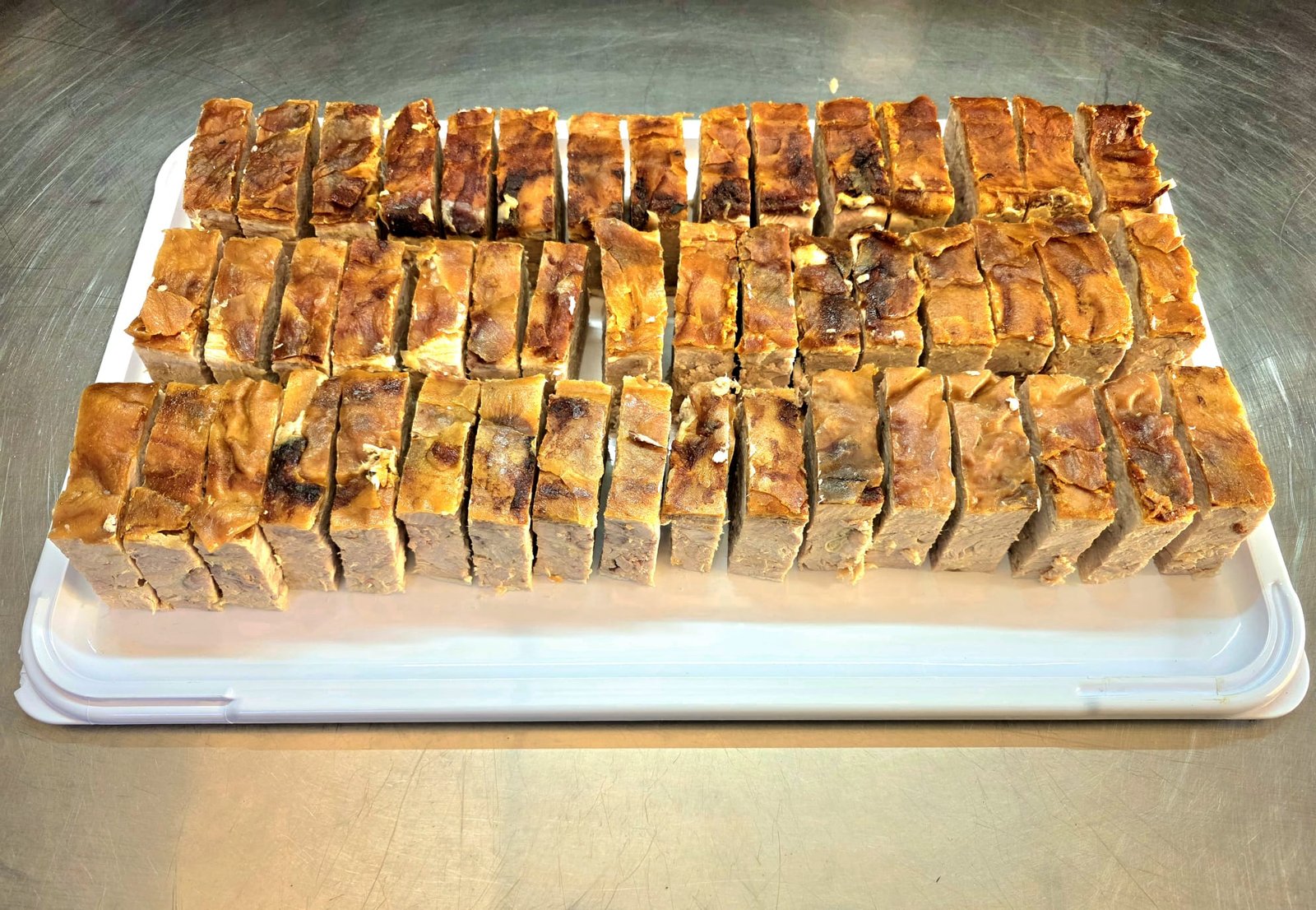 Slika odojka i janjetine na ražnju